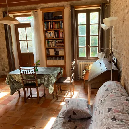 Les Muguets Hébergement de vacances *